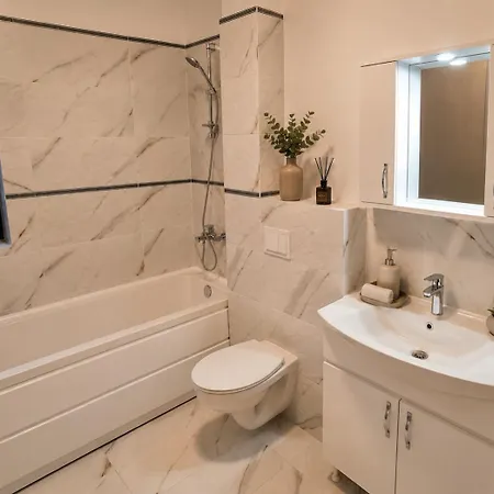 Jafar 11 - Premium 1br With Private Balcony Apartman Temesvár